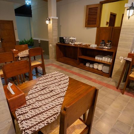Yuwono Hotel & Villa Malioboro Γιογκιακάρτα Εξωτερικό φωτογραφία