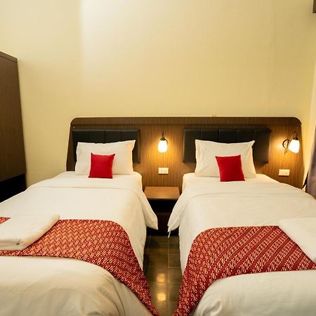 Yuwono Hotel & Villa Malioboro Γιογκιακάρτα Εξωτερικό φωτογραφία