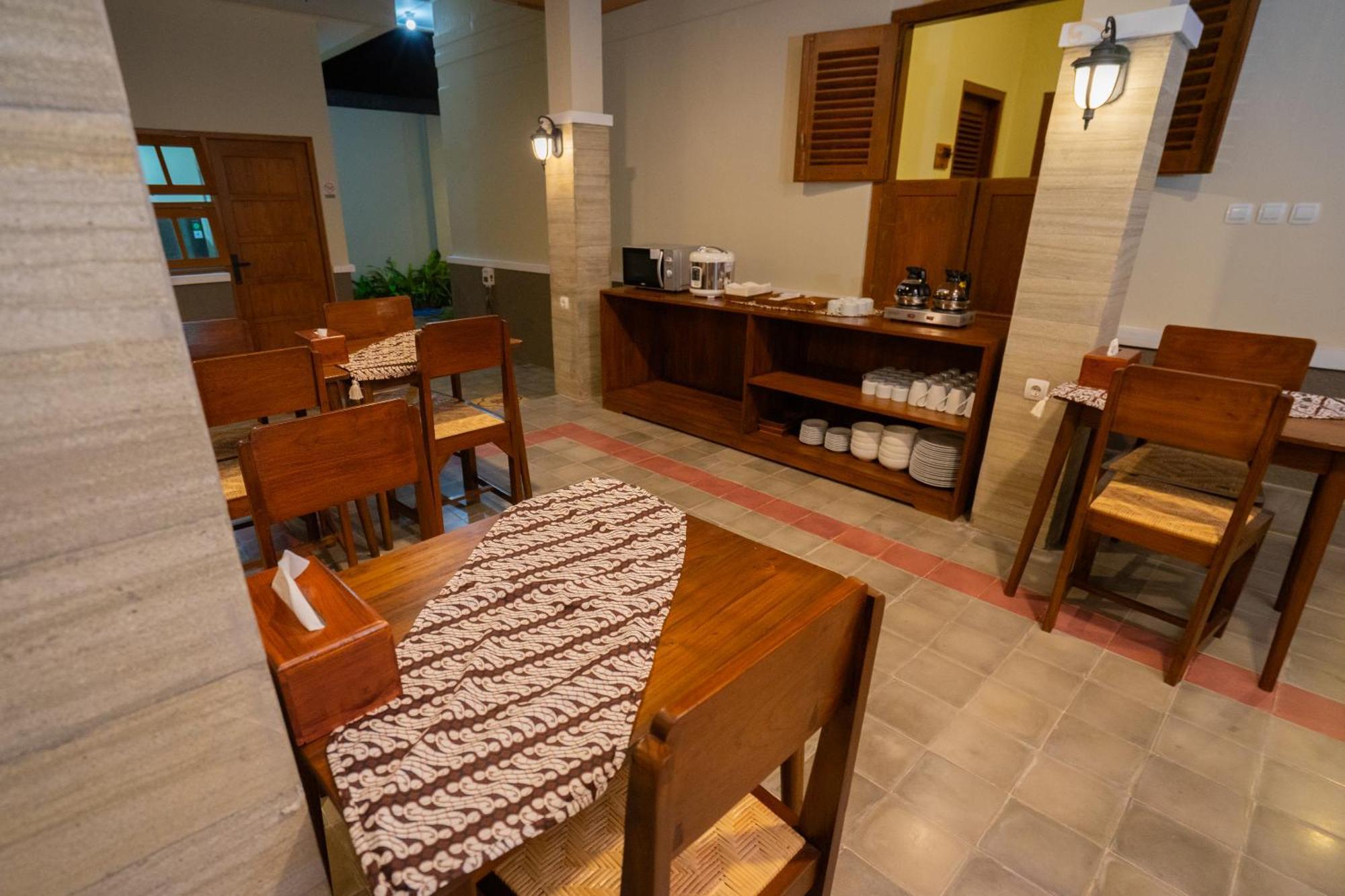 Yuwono Hotel & Villa Malioboro Γιογκιακάρτα Εξωτερικό φωτογραφία