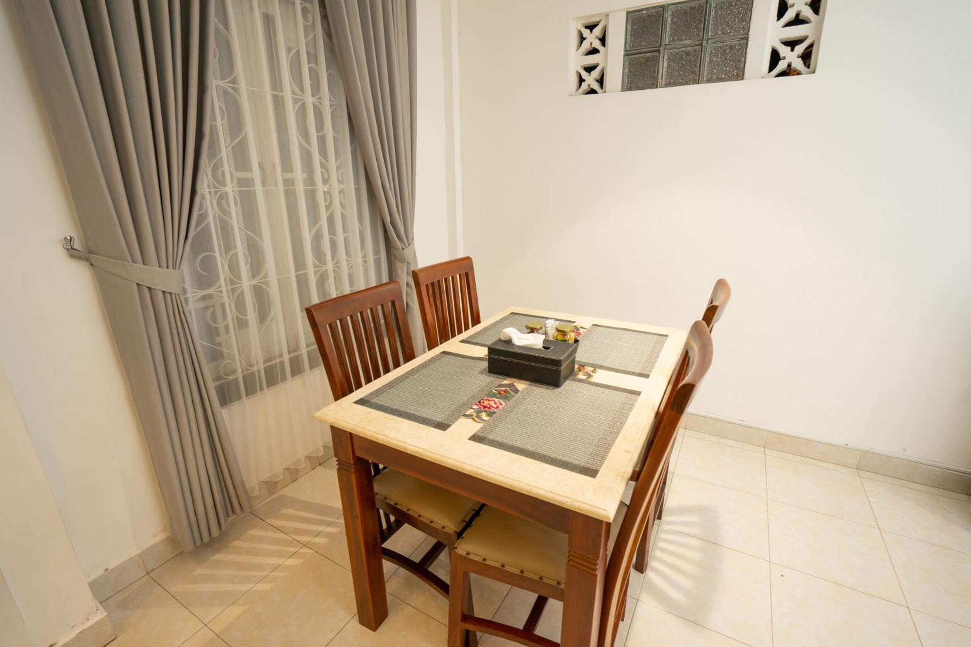 Yuwono Hotel & Villa Malioboro Γιογκιακάρτα Εξωτερικό φωτογραφία