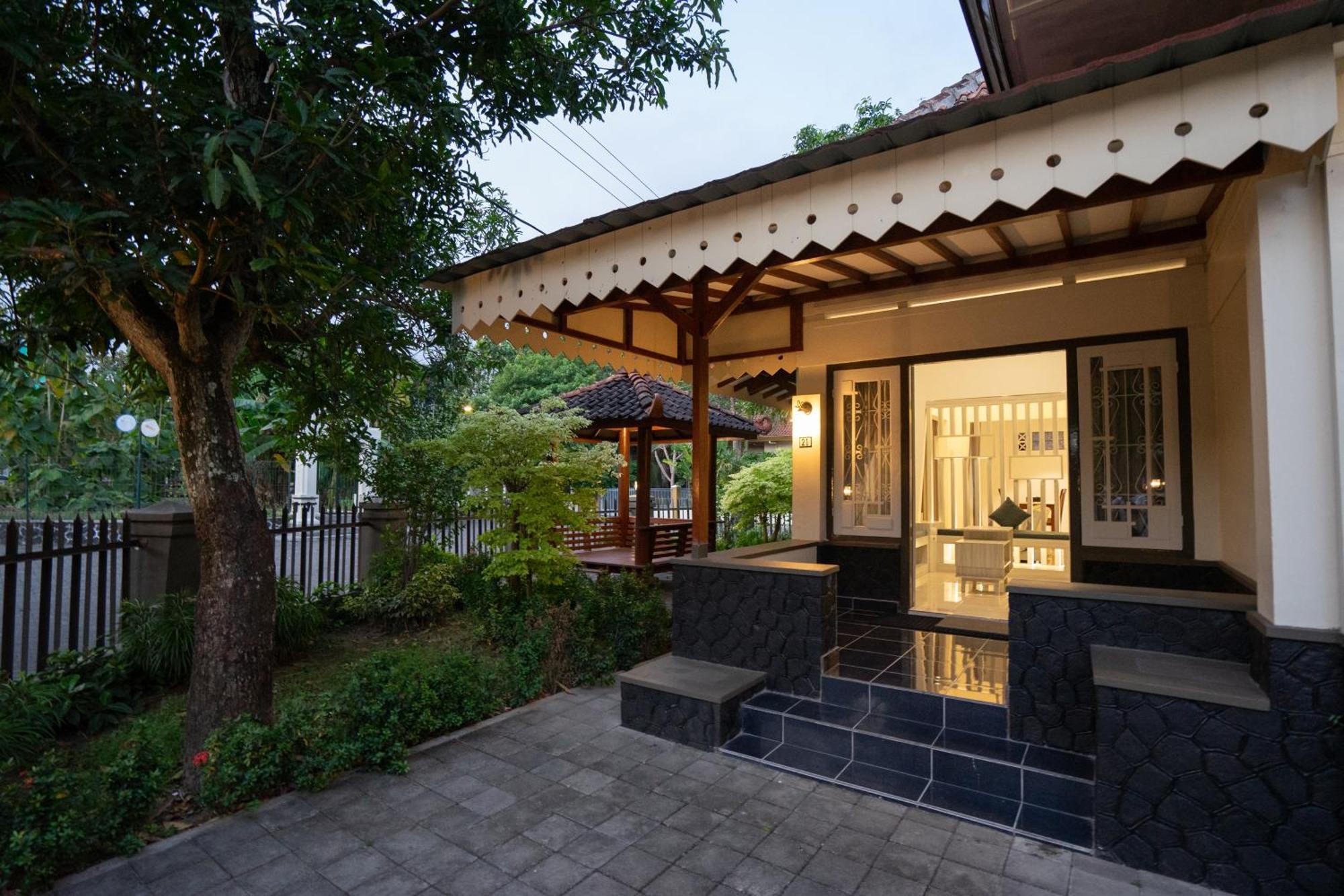 Yuwono Hotel & Villa Malioboro Γιογκιακάρτα Εξωτερικό φωτογραφία